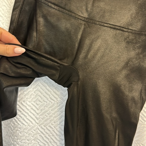 SPANX faux leather leggings - Picture 4 of 6